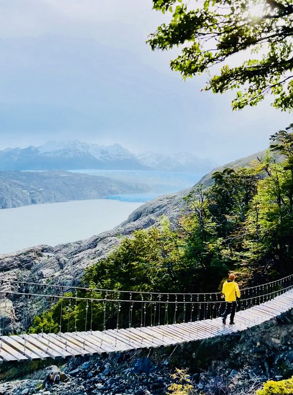 Ponte suspensa a caminho do Glaciar Grey, Torres del Paine